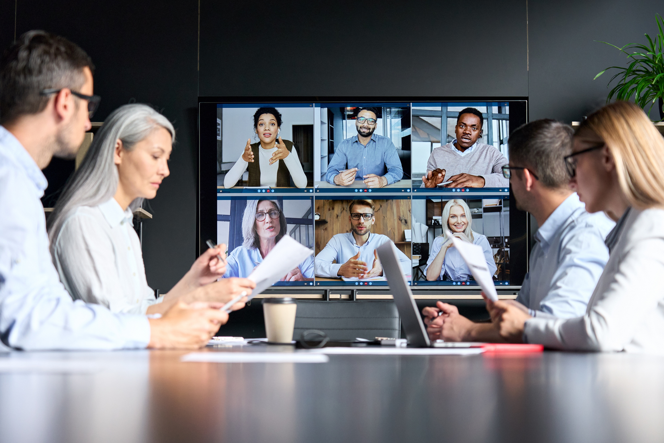 Contrast between face-to-face teams vs. virtual teams